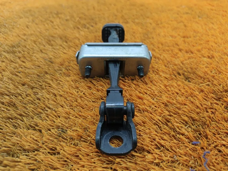 Ограничитель двери