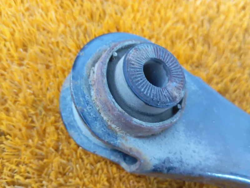 Рычаг подвески верхний