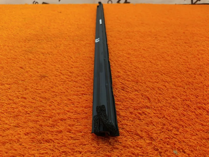 Уплотнитель стекла двери