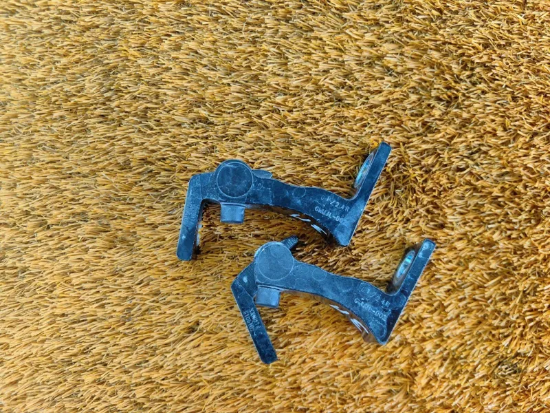 Петля двери