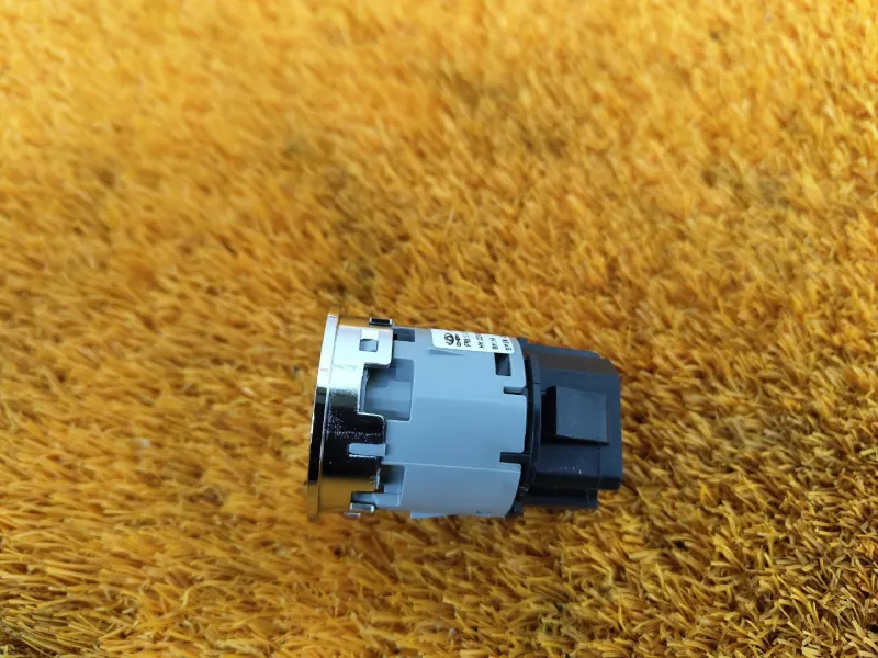 Кнопка запуска двигателя