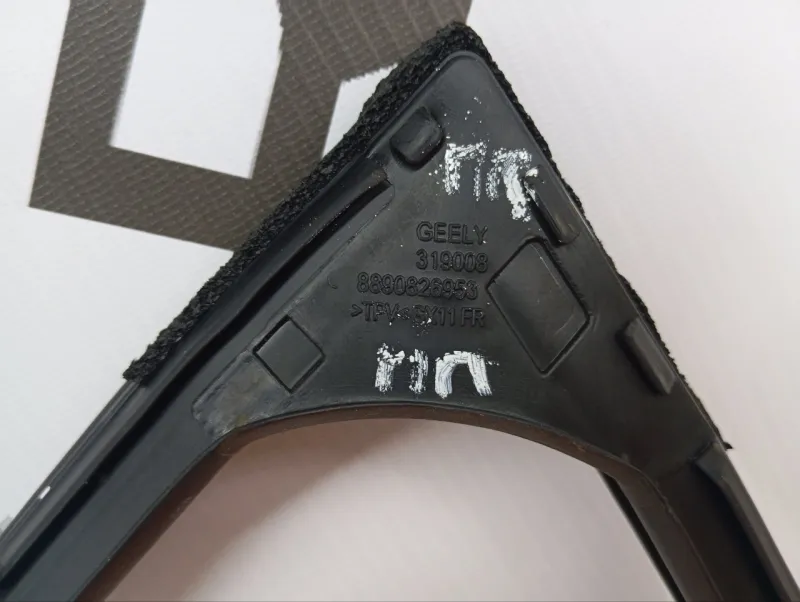 Уплотнитель стекла двери