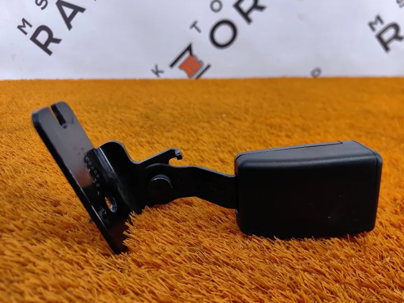 Ответная часть ремня безопасности