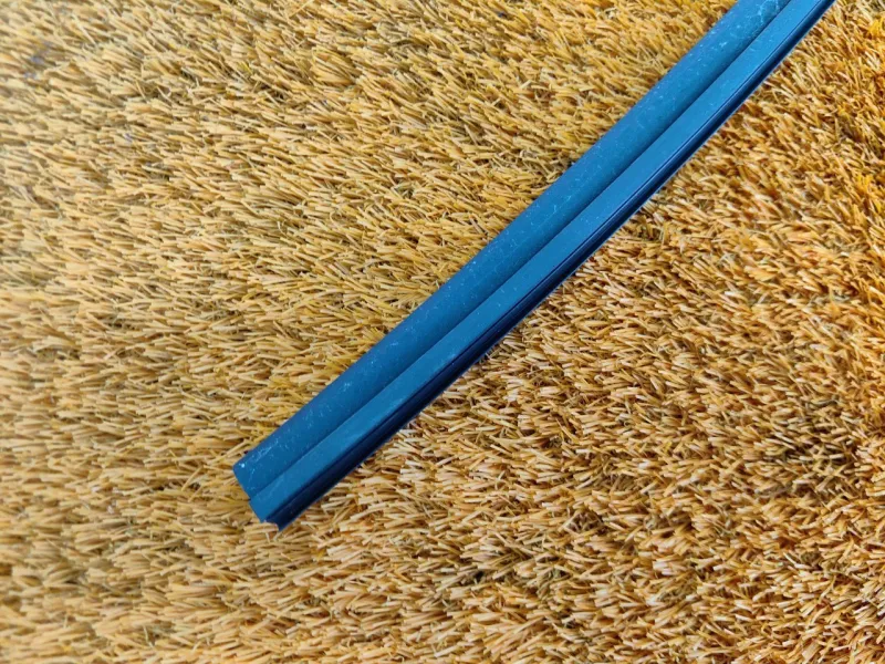 Уплотнитель стекла двери