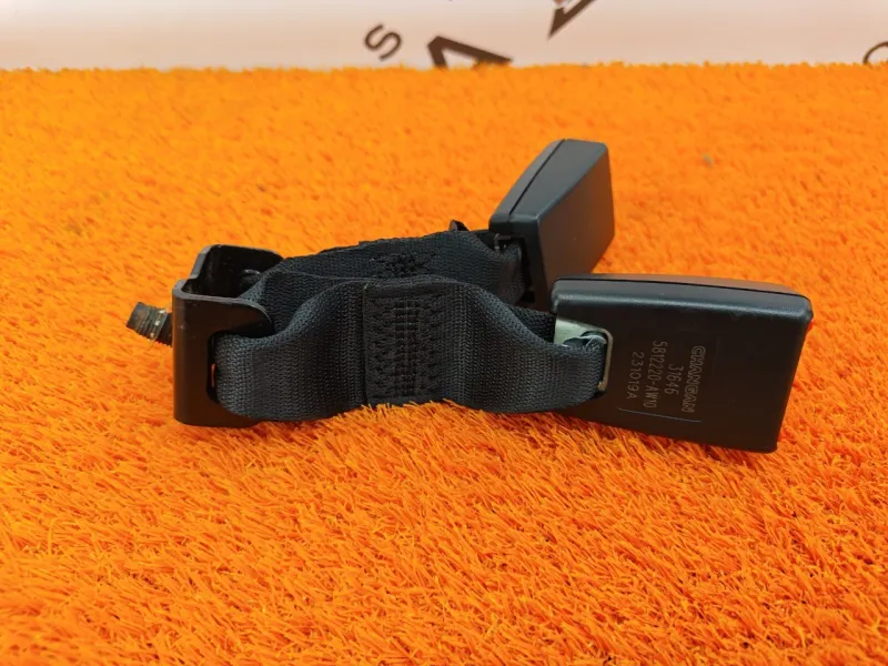 Ответная часть ремня безопасности