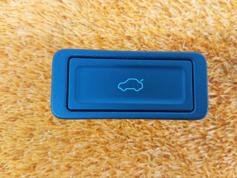 Кнопка багажника