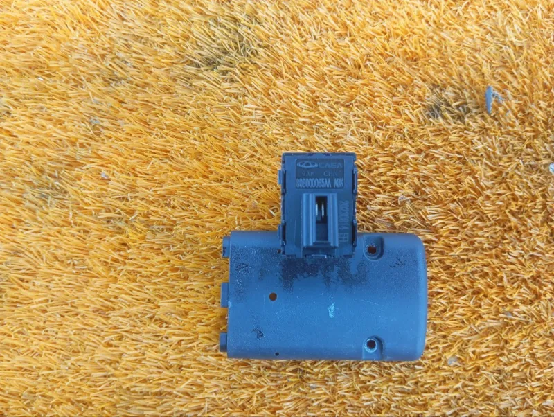 Кнопка стеклоподъемника