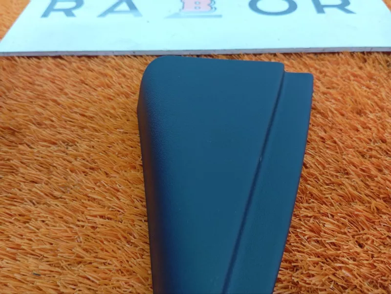 Уголок двери