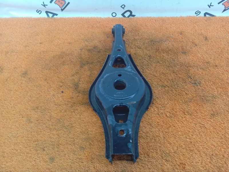 Рычаг подвески нижний