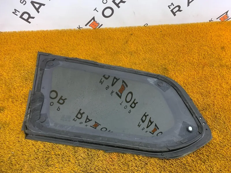 Стекло кузовное глухое