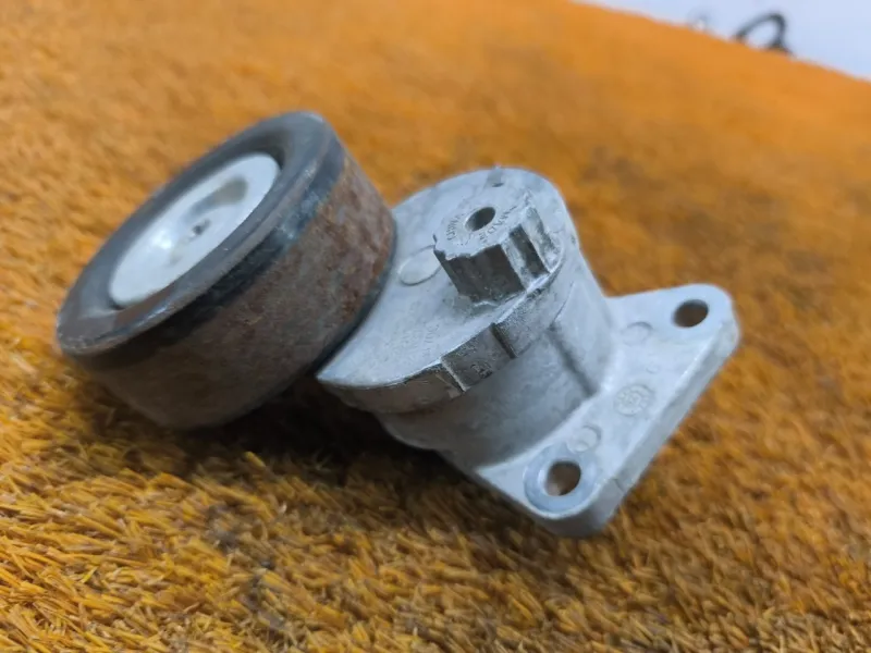 Натяжитель приводного ремня