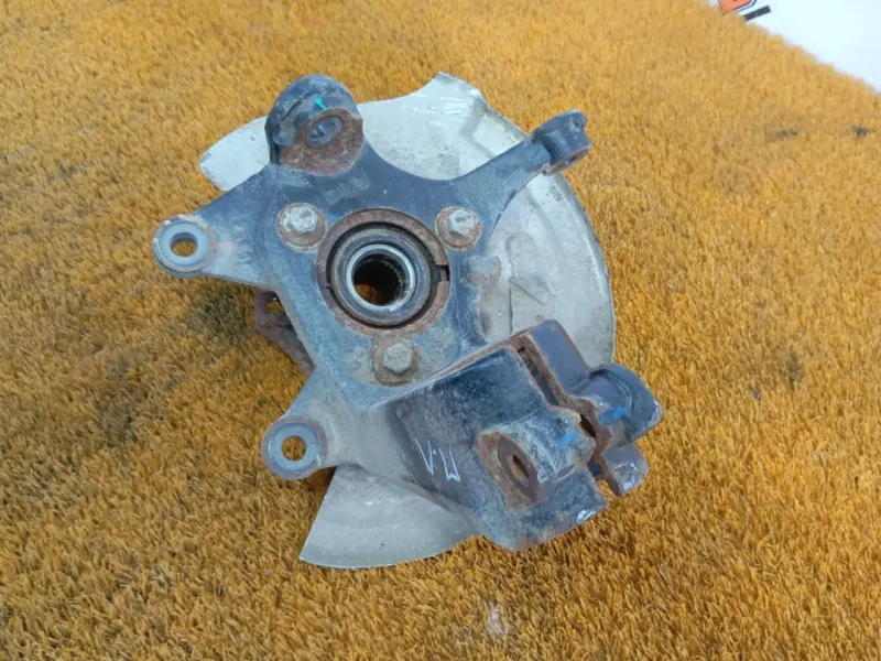 Кулак поворотный