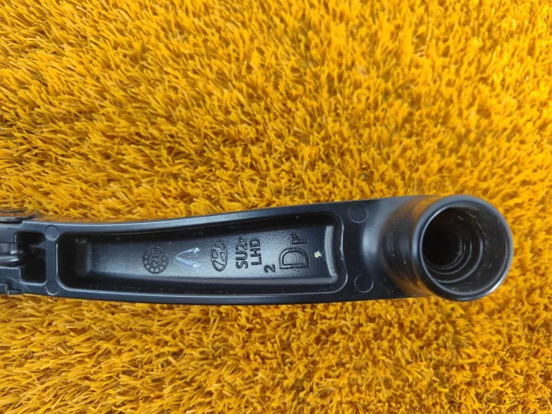 Поводок стеклоочистителя лобового стекла