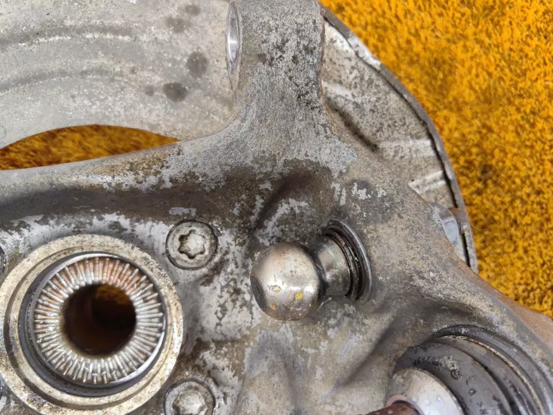 Кулак поворотный