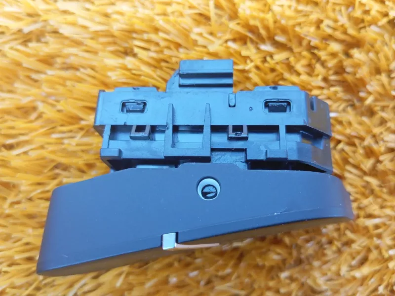 Кнопка центрального замка