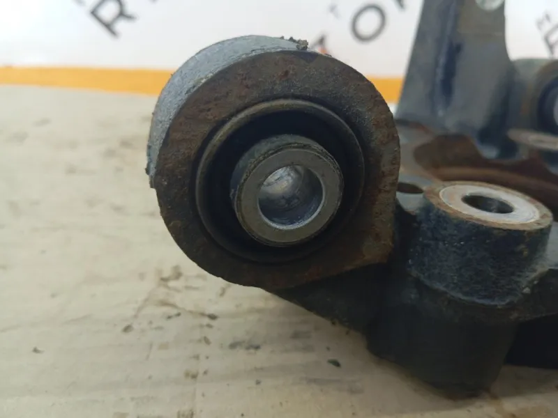 Кулак поворотный