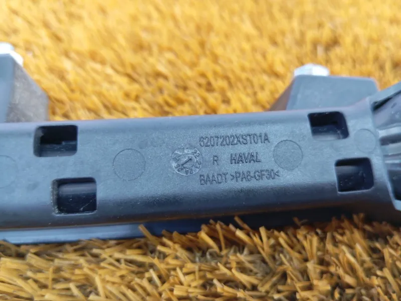 Направляющая стекла двери