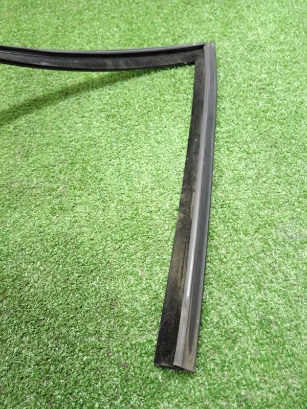 Уплотнитель стекла двери