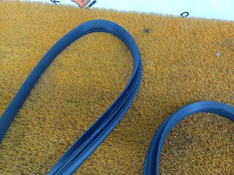 Уплотнитель проема двери