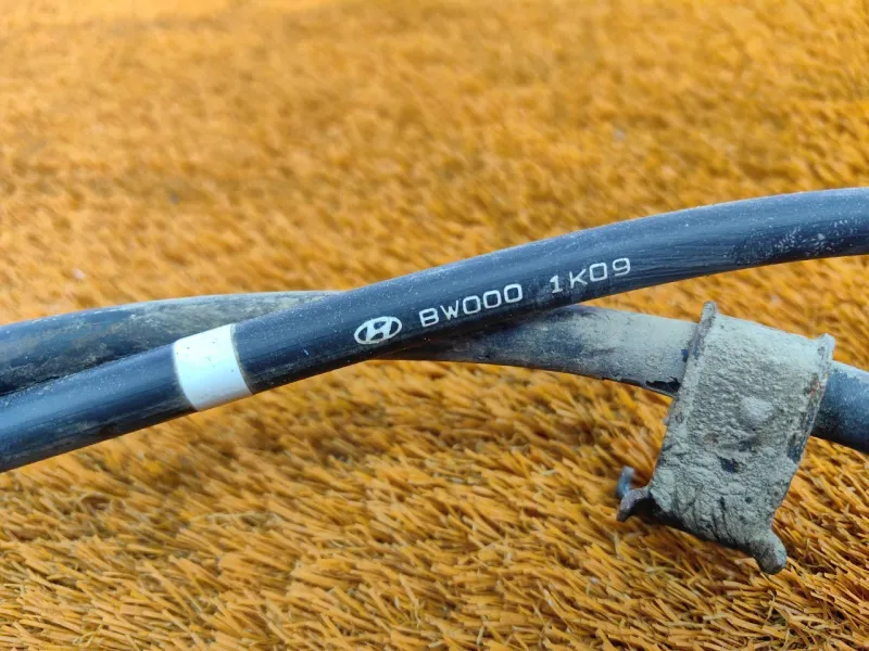 Трос стояночного тормоза