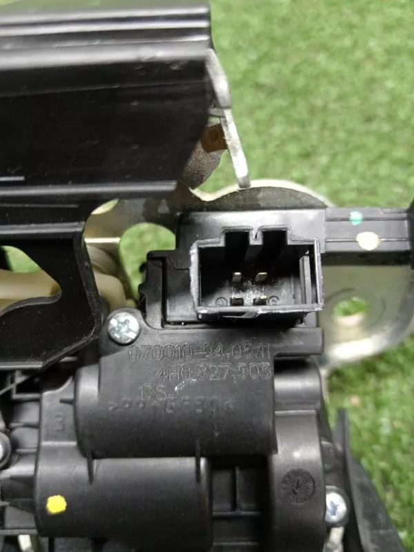 Замок багажника