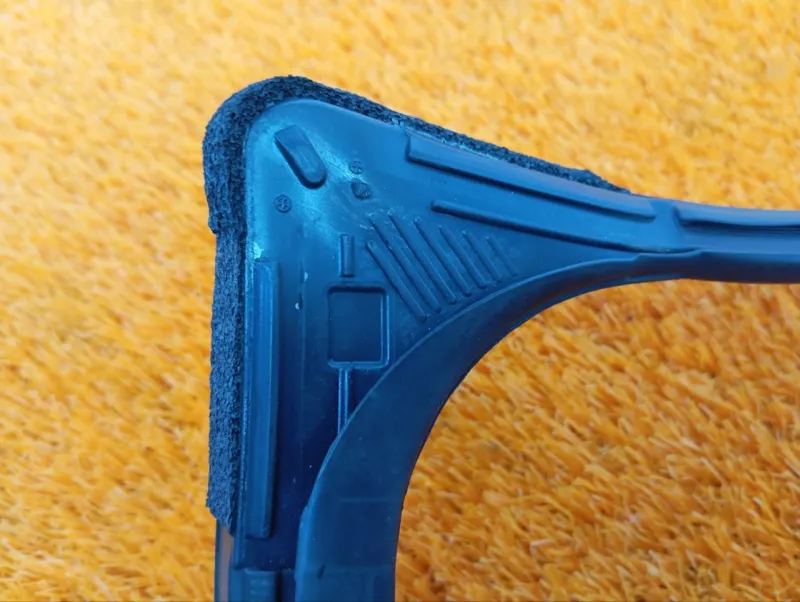 Уплотнитель стекла двери