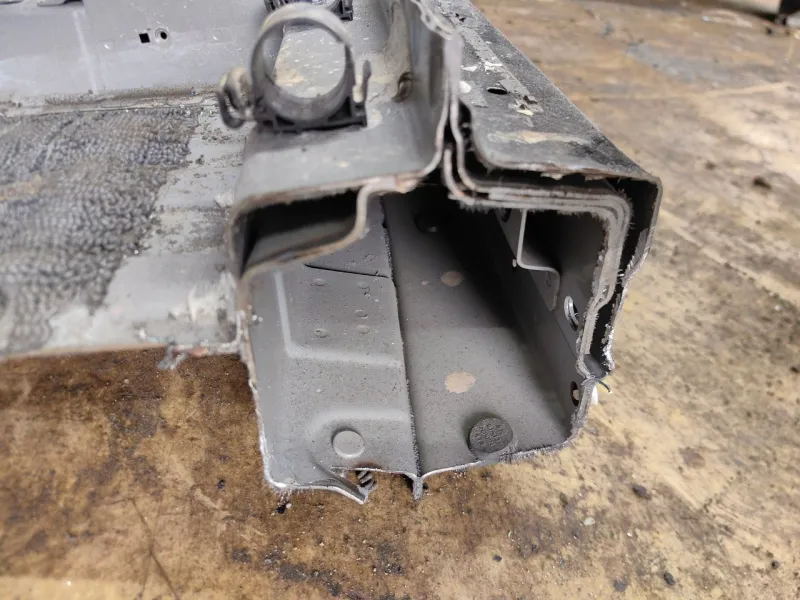 Порог с центральной стойкой