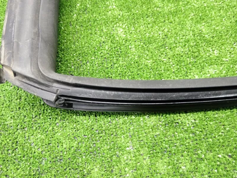 Уплотнитель двери