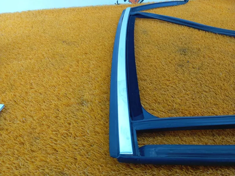 Уплотнитель стекла двери