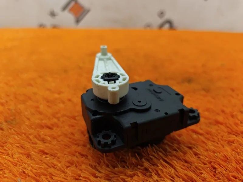 Моторчик заслонки печки