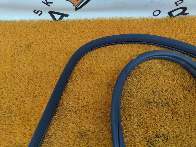 Уплотнитель проема двери