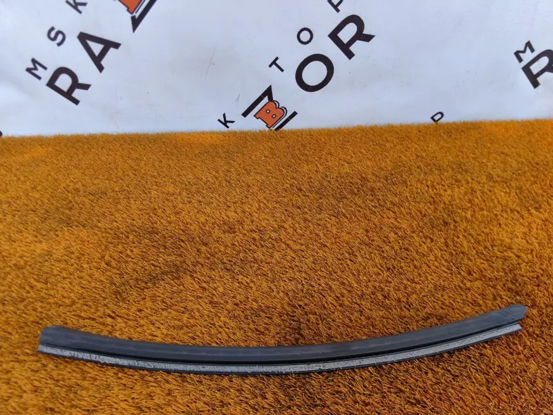 Уплотнитель стекла двери