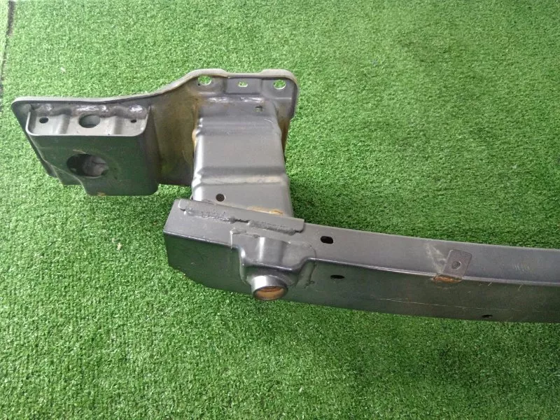 Усилитель бампера