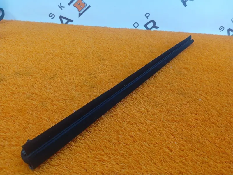 Уплотнитель стекла двери