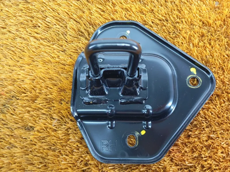 Замок спинки сиденья