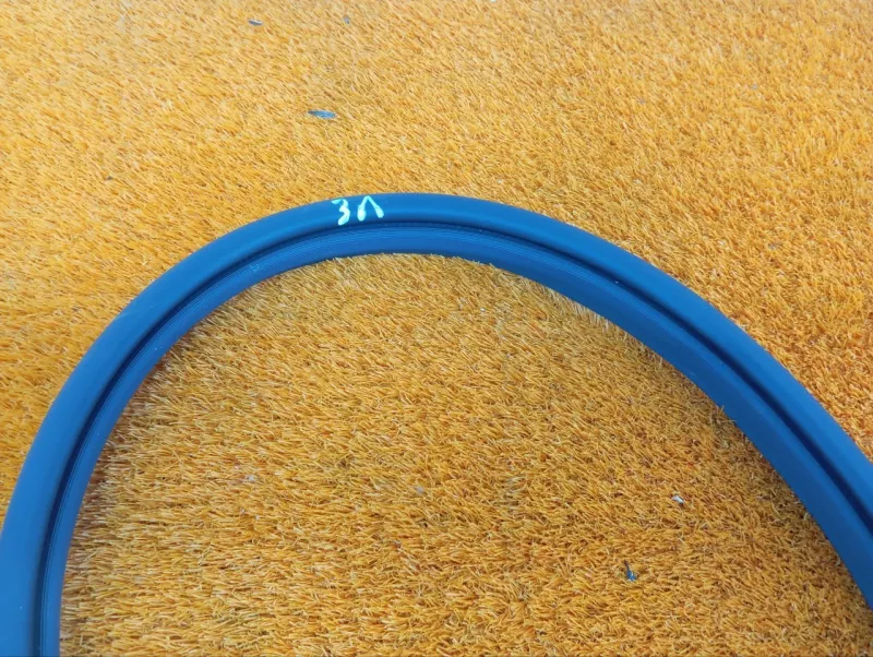 Уплотнитель проема двери