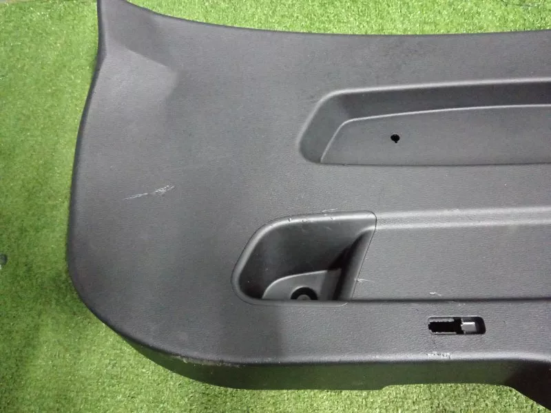 Обшивка двери багажника