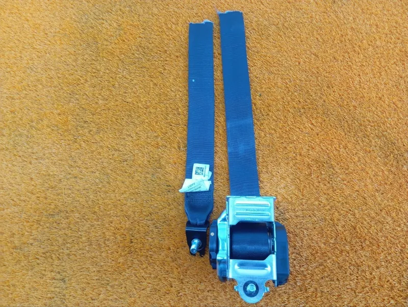 Ремень безопасности