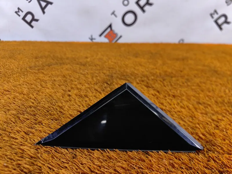 Уголок двери