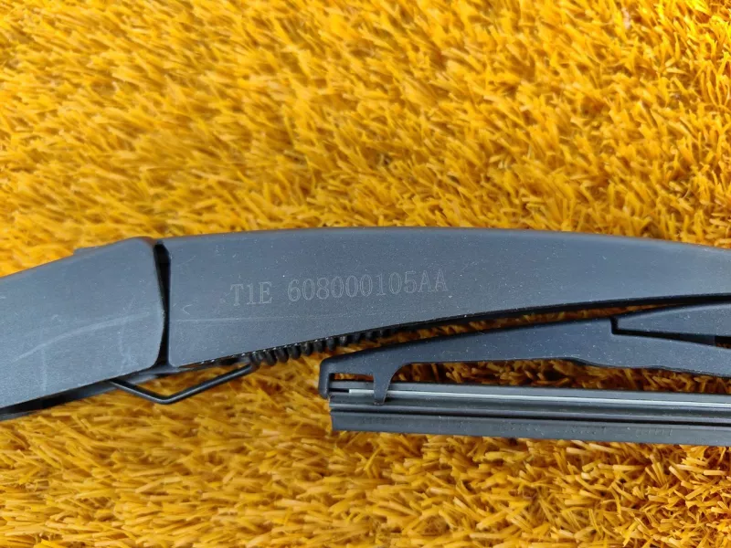 Поводок стеклоочистителя багажника