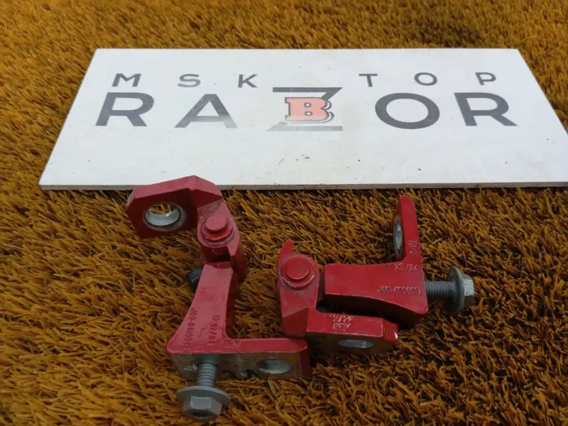 Петля двери