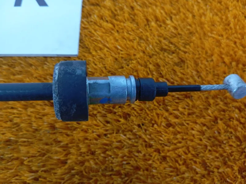 Трос стояночного тормоза