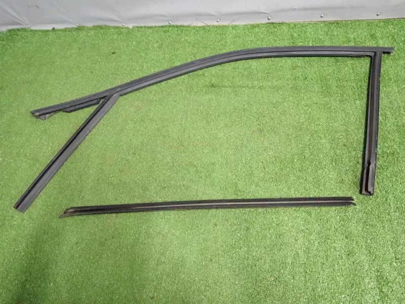 Уплотнитель стекла двери