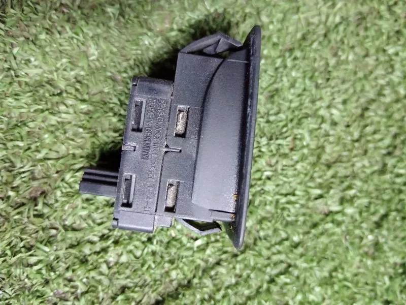 Кнопка стеклоподъемника