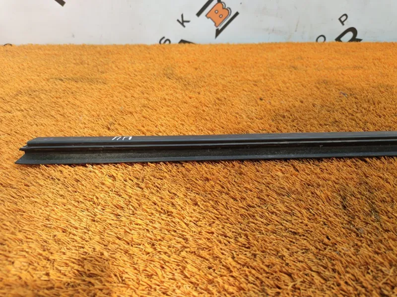 Уплотнитель стекла двери