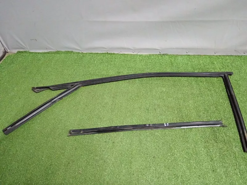 Уплотнитель стекла двери