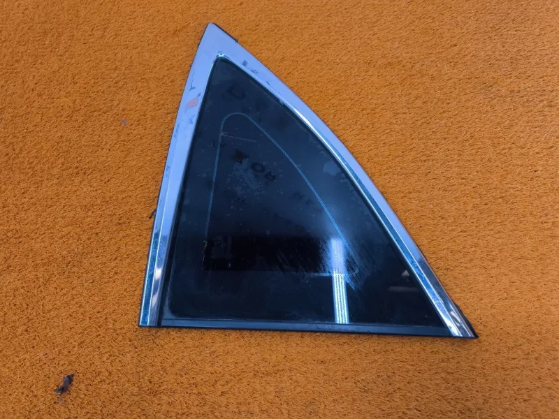 Форточка задняя