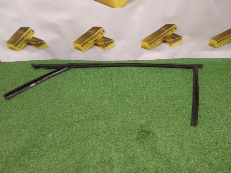 Уплотнитель стекла двери