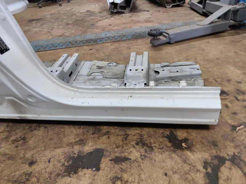 Порог с центральной стойкой