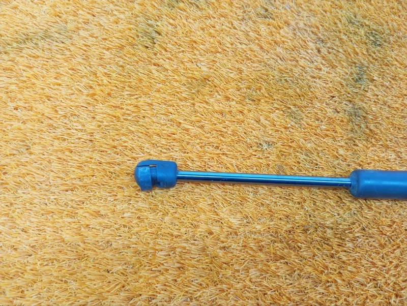 Амортизатор капота